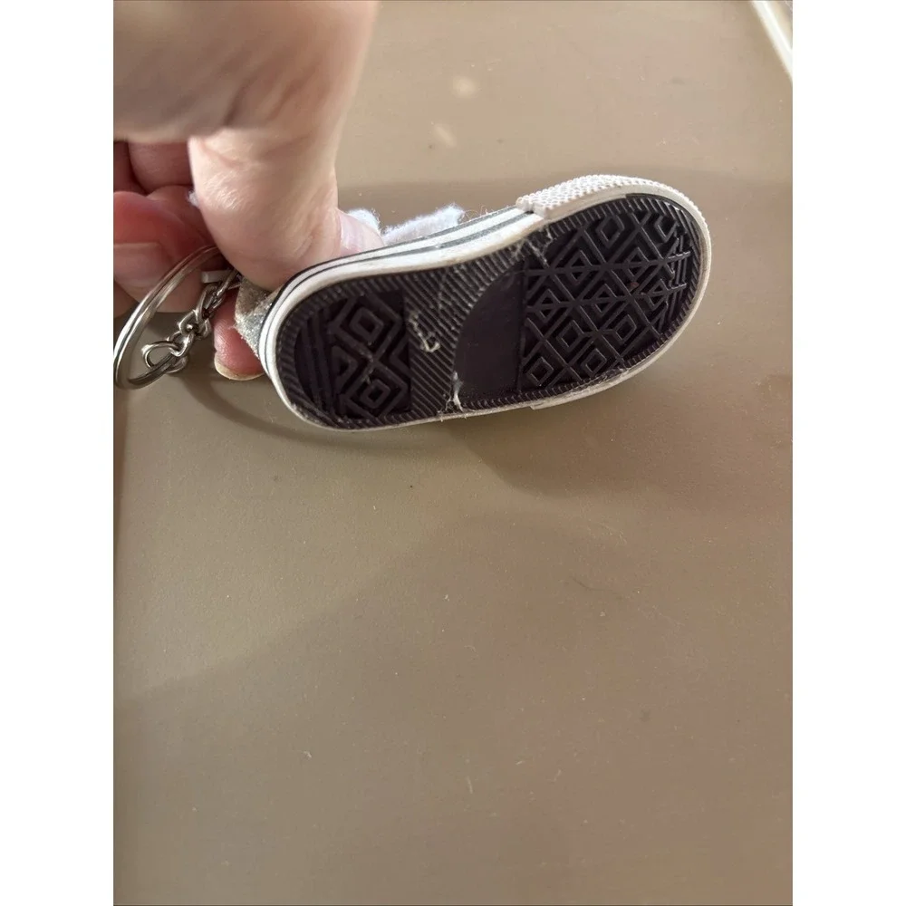 Vintage 3D High Top Sneaker Shoe‎ Keychain Purse Zipper Pull